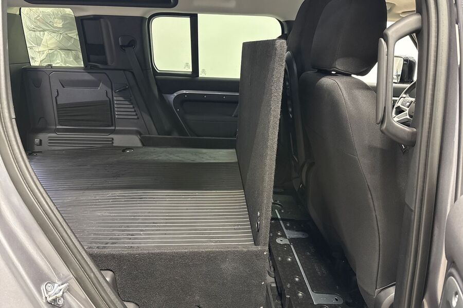 Land Rover Defender vaihtoauto