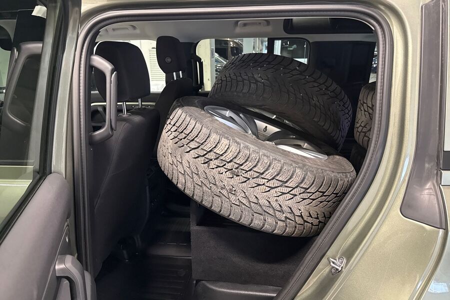 Land Rover Defender vaihtoauto