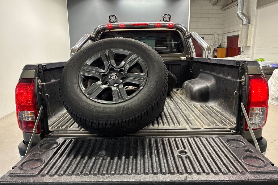 Toyota Hilux vaihtoauto