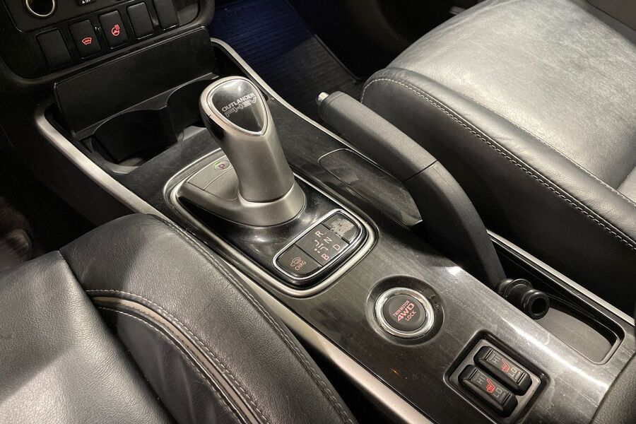 Mitsubishi Outlander PHEV vaihtoauto