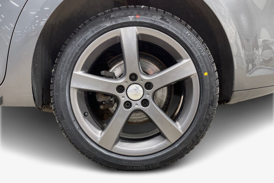 Volkswagen Touran vaihtoauto