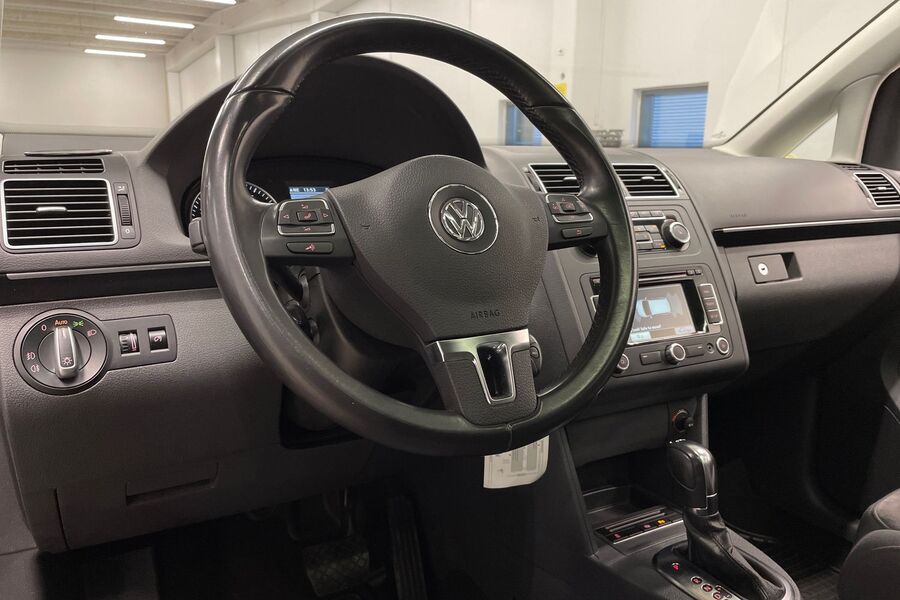 Volkswagen Touran vaihtoauto