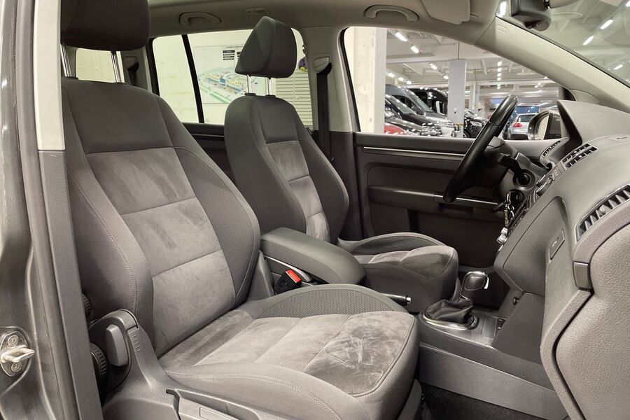 Volkswagen Touran vaihtoauto