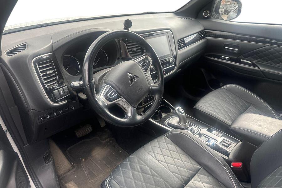 Mitsubishi Outlander PHEV vaihtoauto