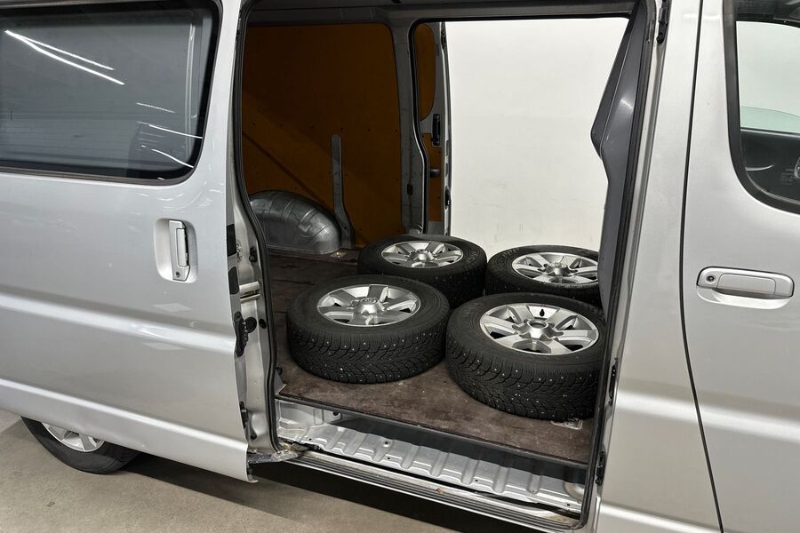 Toyota Hiace vaihtoauto