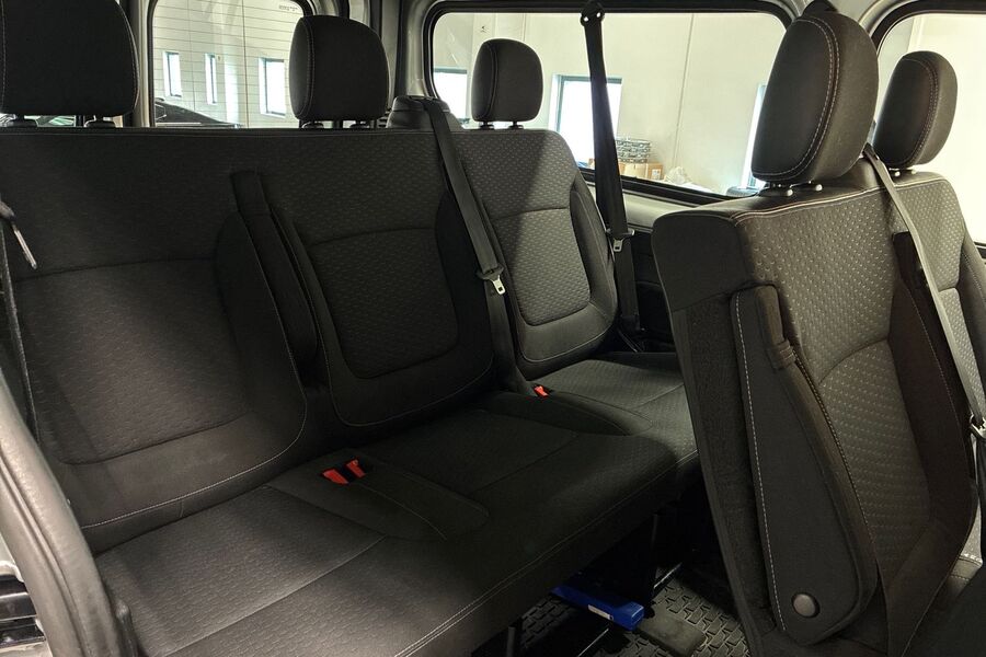 Opel Vivaro vaihtoauto