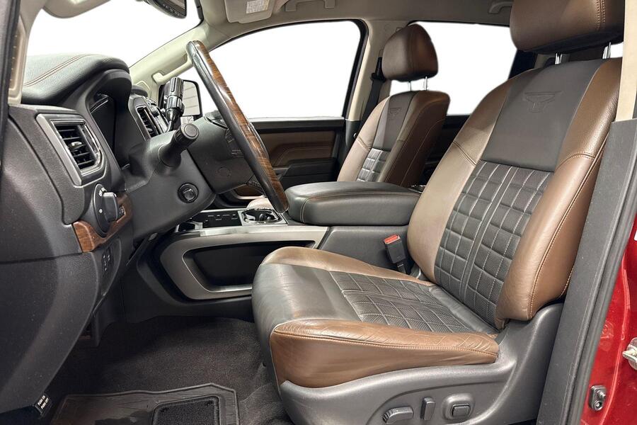 Nissan Titan vaihtoauto