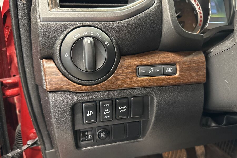 Nissan Titan vaihtoauto