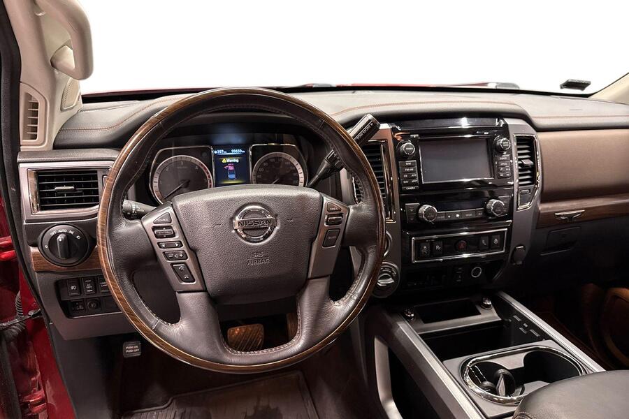 Nissan Titan vaihtoauto