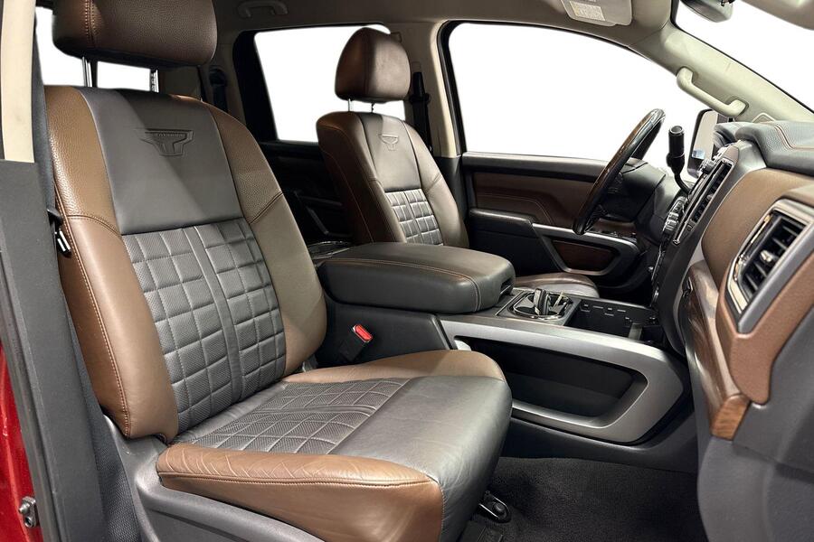 Nissan Titan vaihtoauto