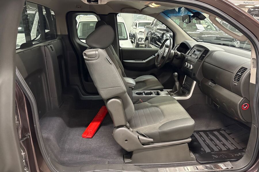 Nissan Navara vaihtoauto