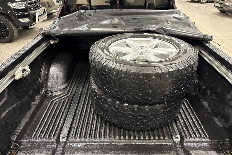 Nissan Navara vaihtoauto