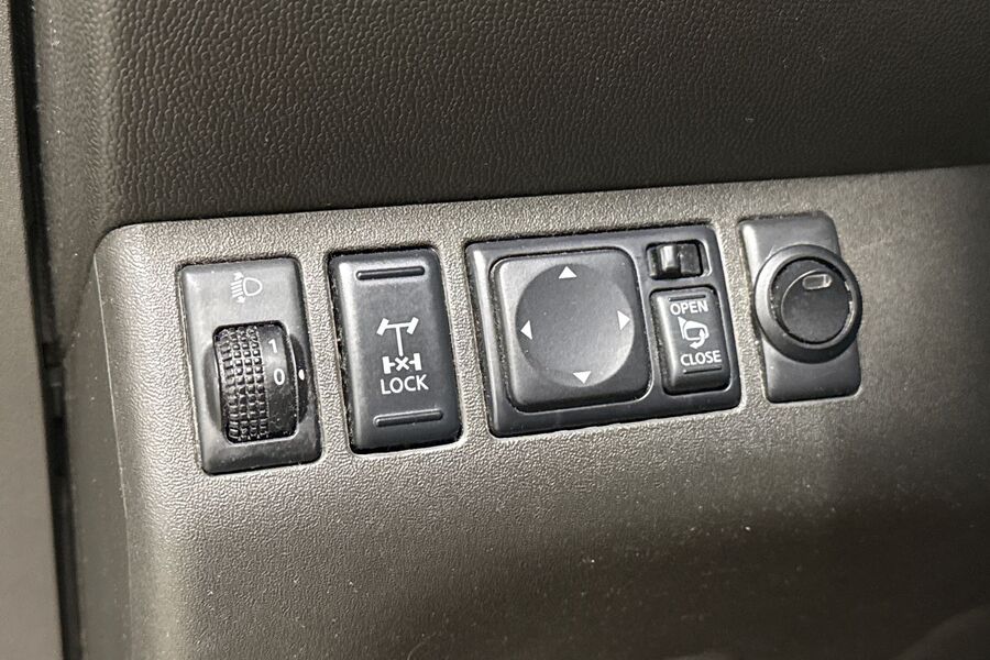 Nissan Navara vaihtoauto