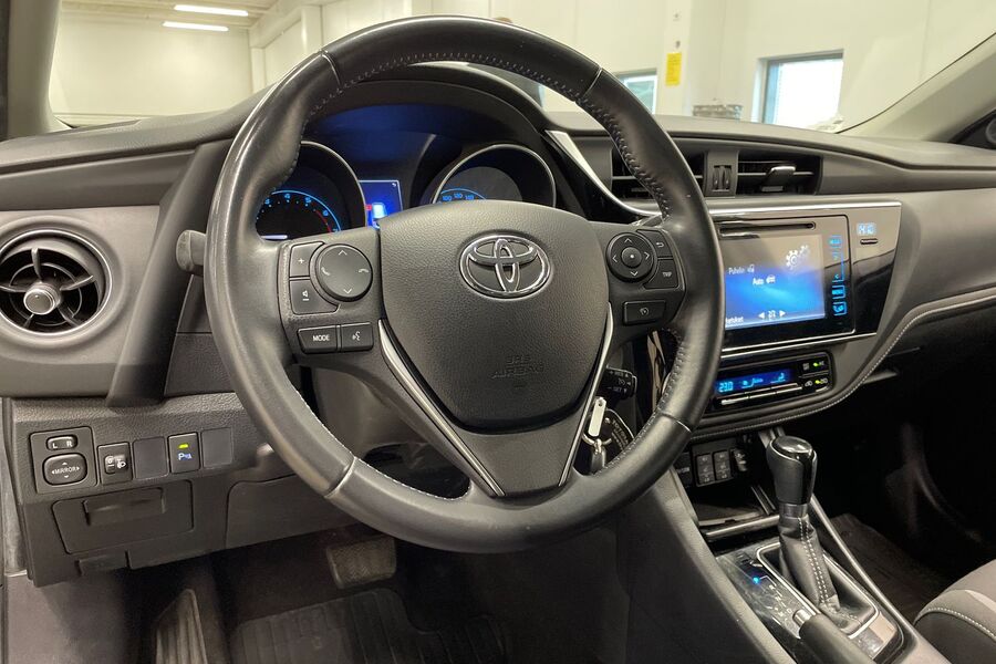 Toyota Auris vaihtoauto