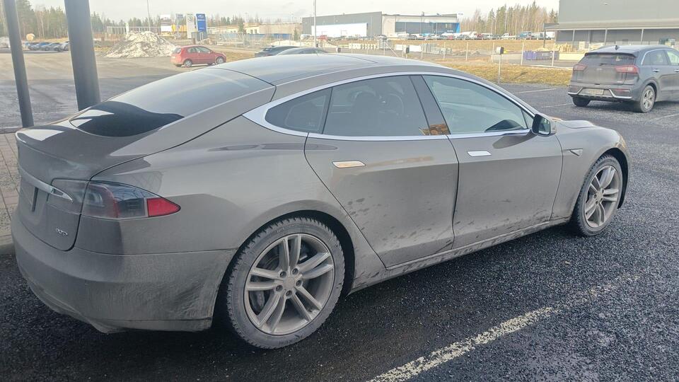 Tesla Model S vaihtoauto