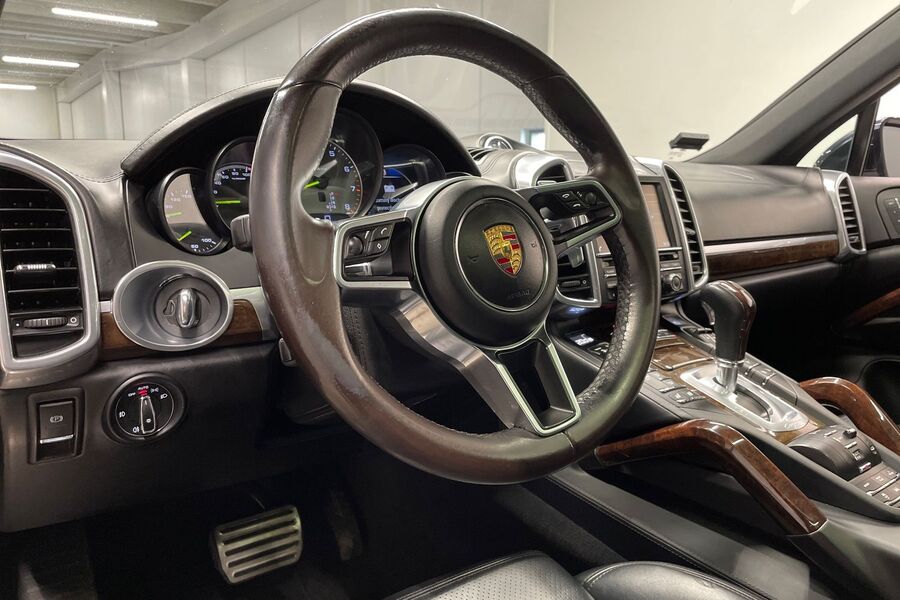 Porsche Cayenne vaihtoauto