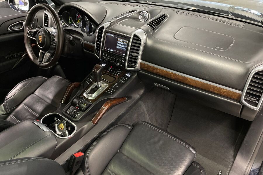 Porsche Cayenne vaihtoauto