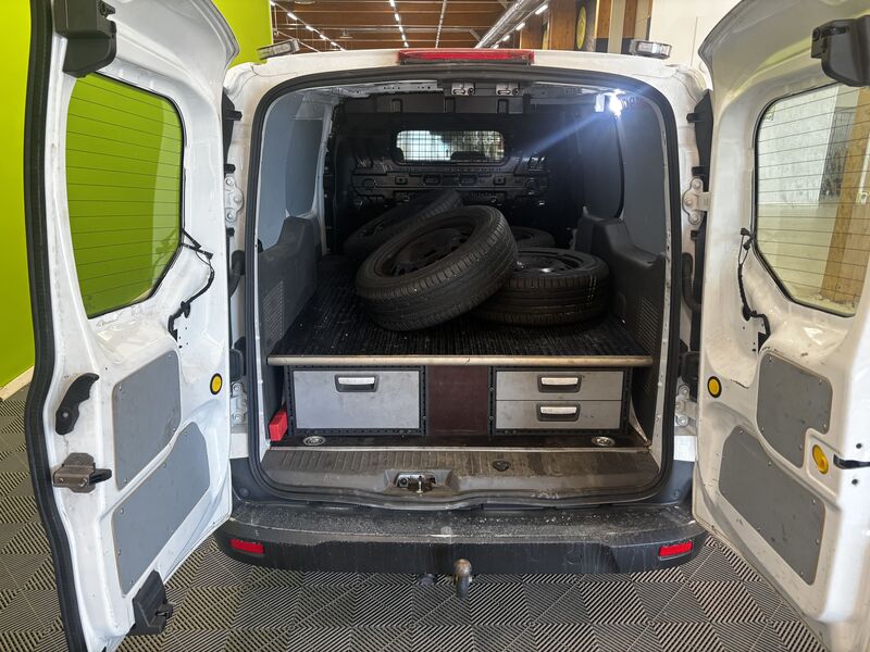 Ford Transit Connect vaihtoauto