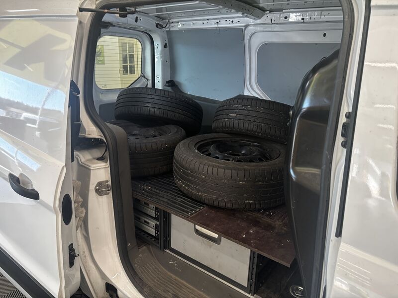 Ford Transit Connect vaihtoauto