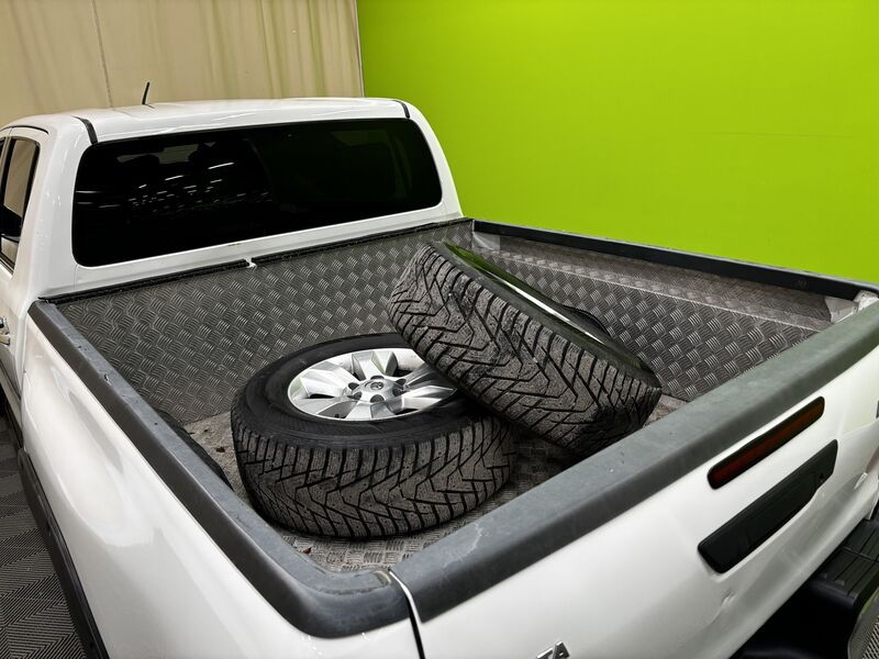 Toyota Hilux vaihtoauto