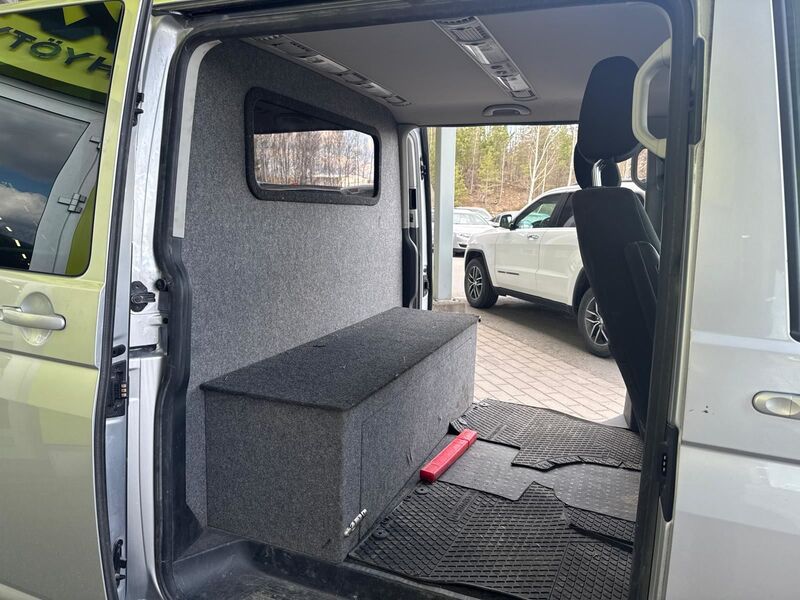 Volkswagen Caravelle vaihtoauto