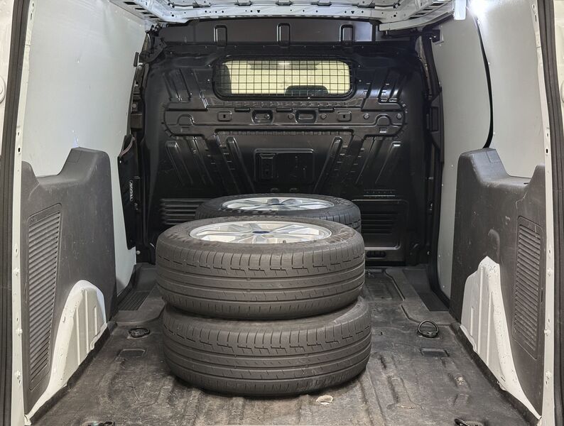 Ford Transit Connect vaihtoauto