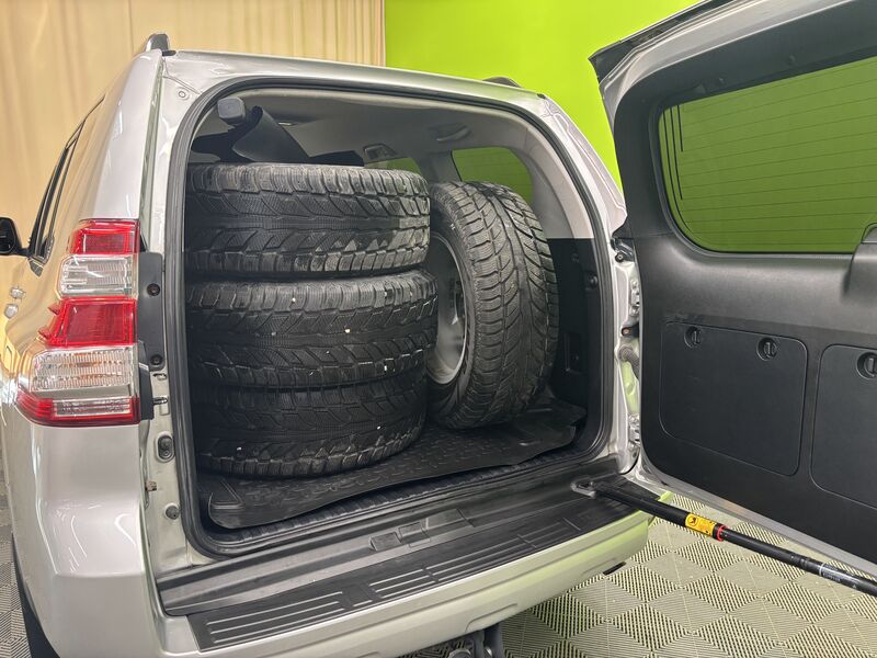 Toyota Land Cruiser vaihtoauto