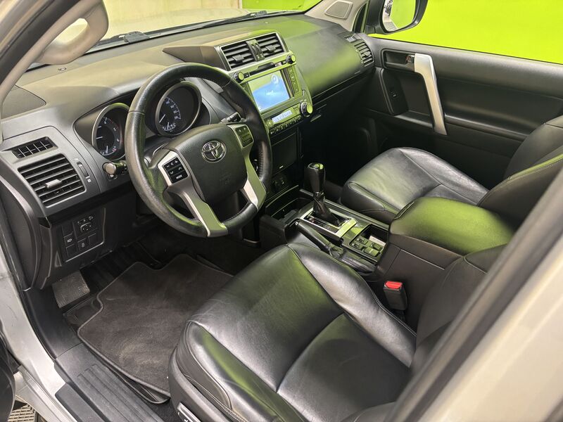 Toyota Land Cruiser vaihtoauto