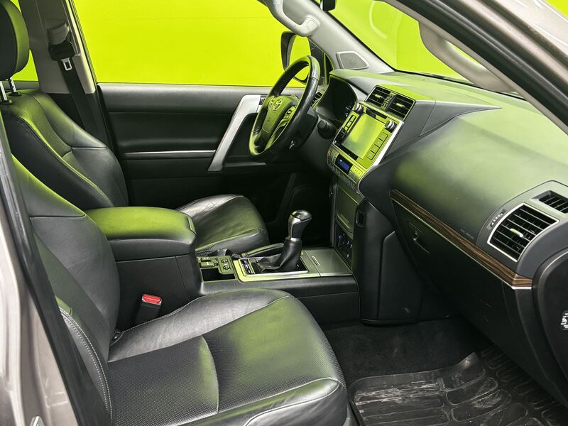 Toyota Land Cruiser vaihtoauto