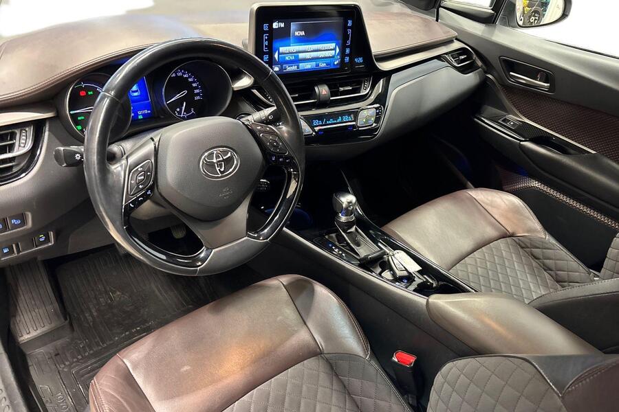 Toyota C-HR vaihtoauto