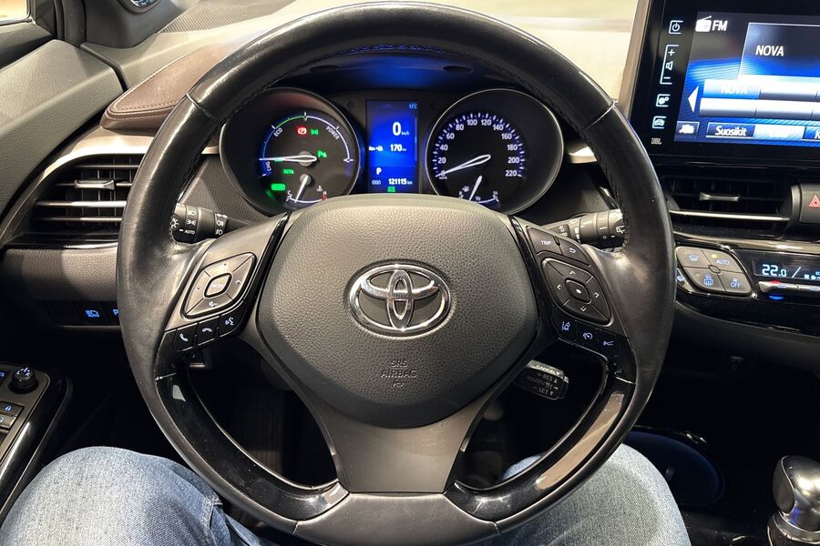 Toyota C-HR vaihtoauto