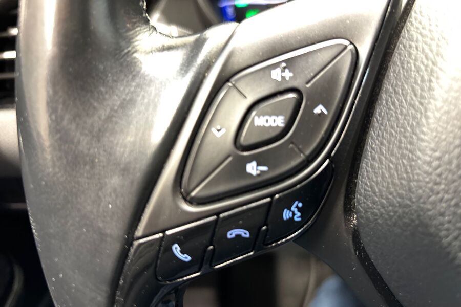 Toyota C-HR vaihtoauto