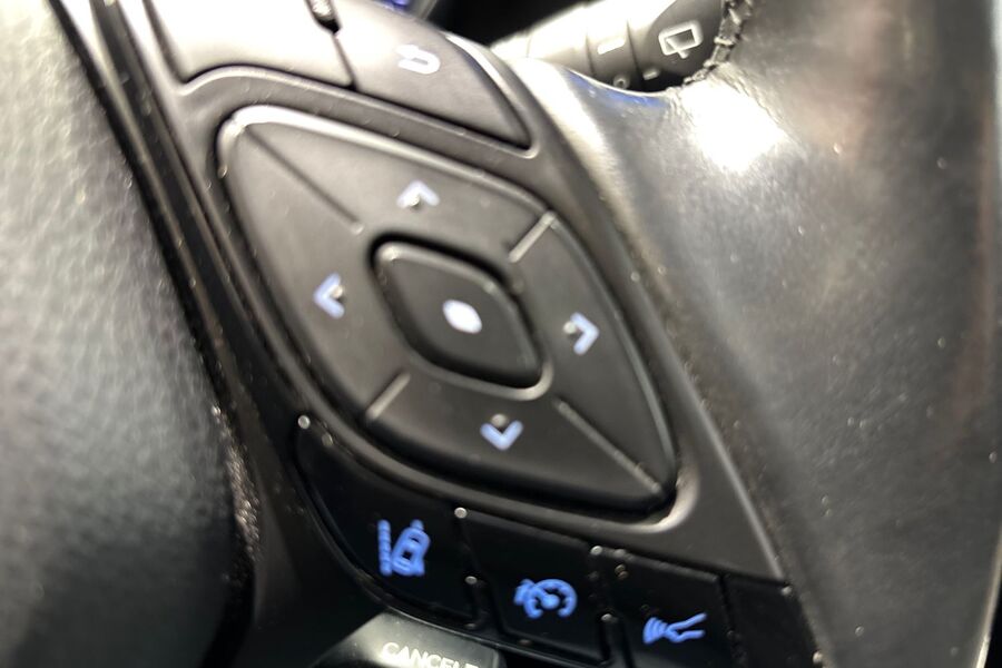 Toyota C-HR vaihtoauto