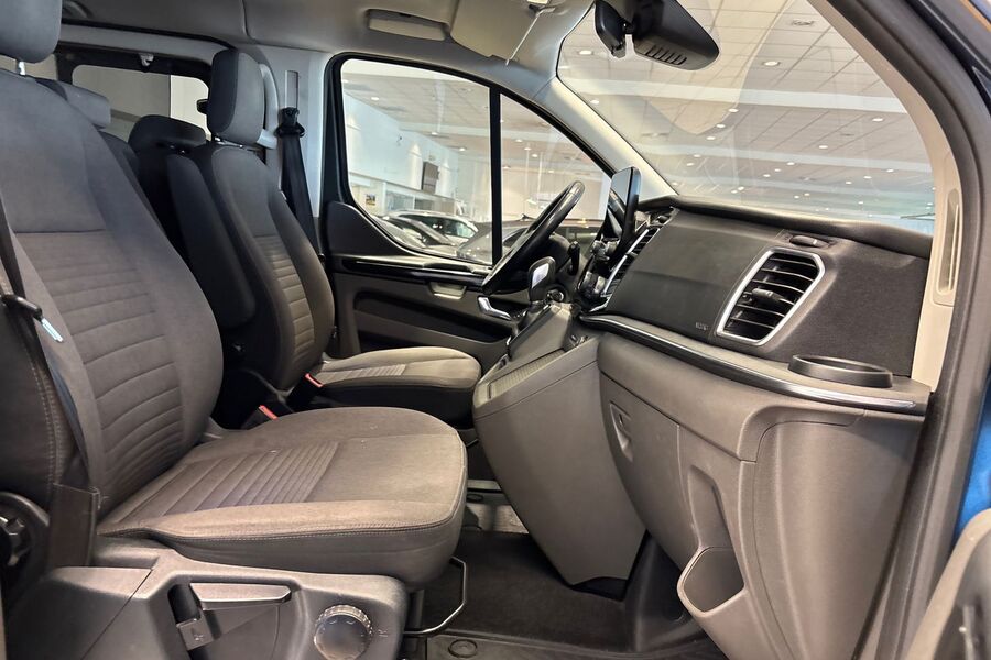 Ford Tourneo Custom vaihtoauto