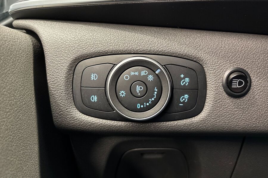 Ford Tourneo Custom vaihtoauto