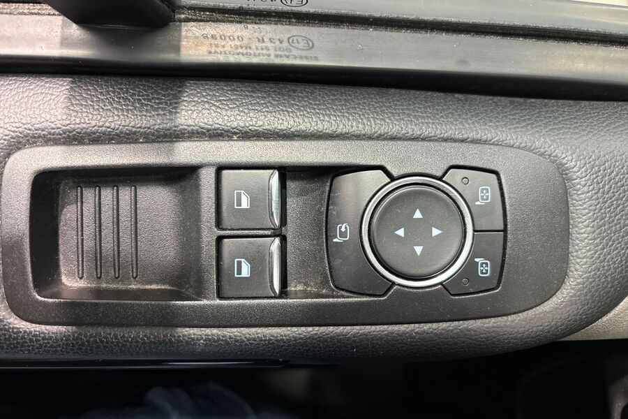 Ford Tourneo Custom vaihtoauto