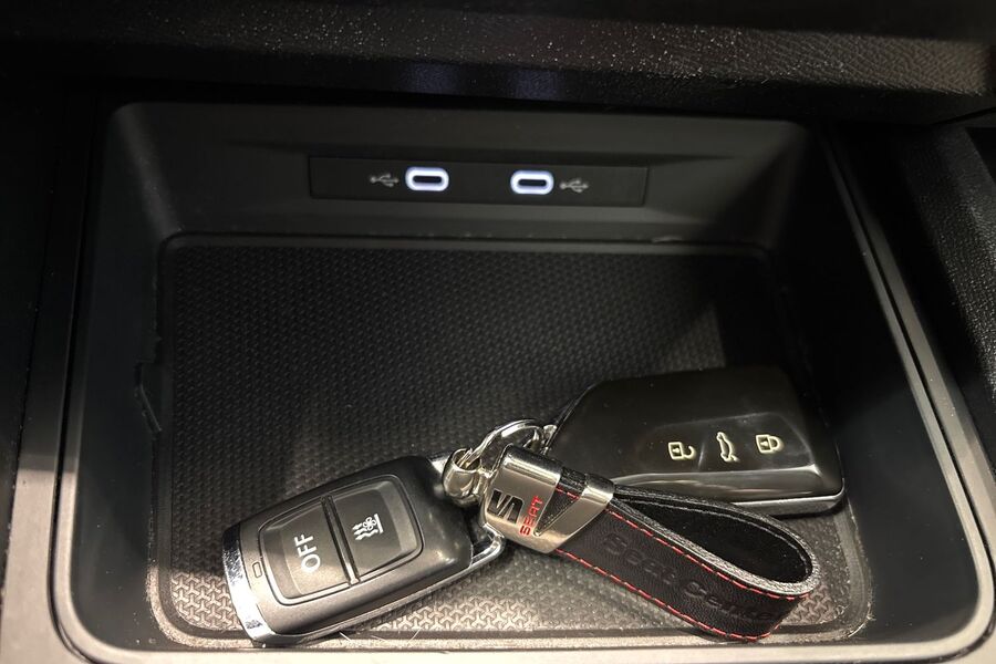 SEAT Leon Sportstourer vaihtoauto