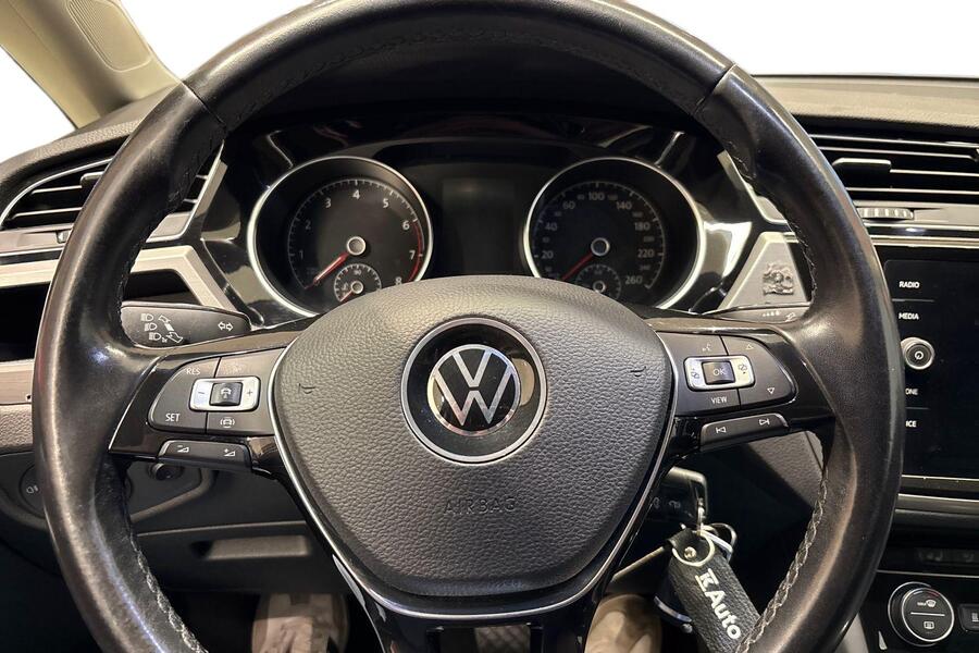 Volkswagen Touran vaihtoauto