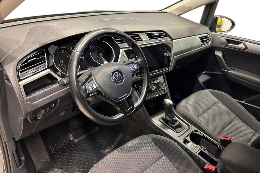 Volkswagen Touran vaihtoauto