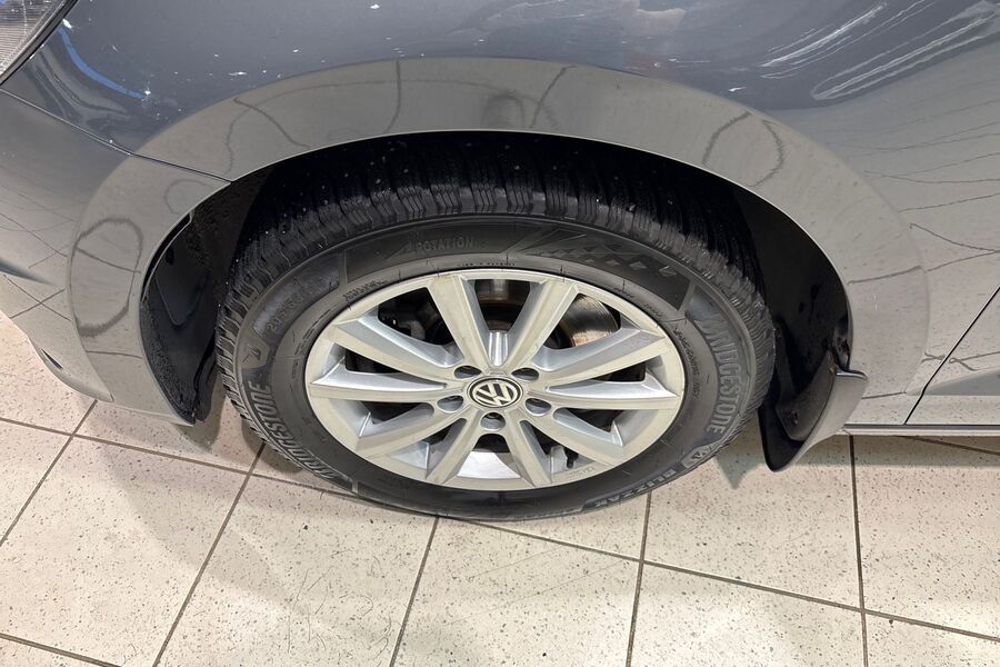 Volkswagen Touran vaihtoauto