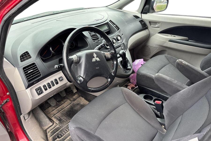 Mitsubishi Grandis vaihtoauto