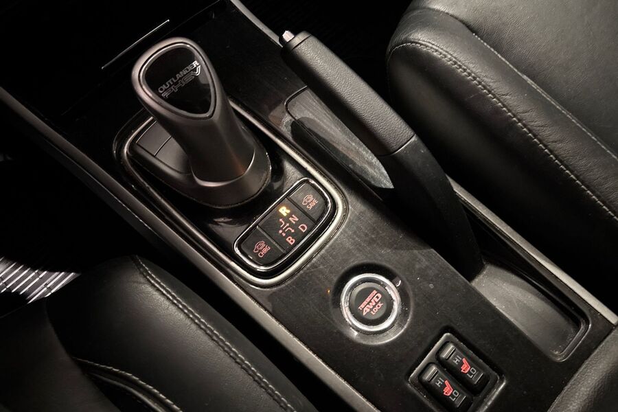 Mitsubishi Outlander PHEV vaihtoauto