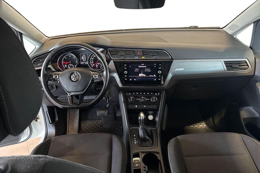 Volkswagen Touran vaihtoauto