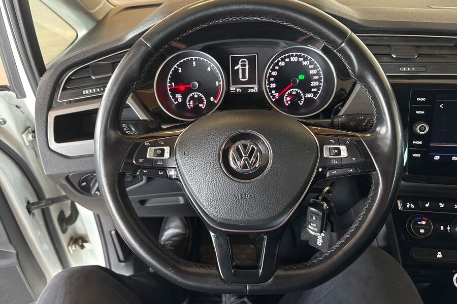 Volkswagen Touran vaihtoauto