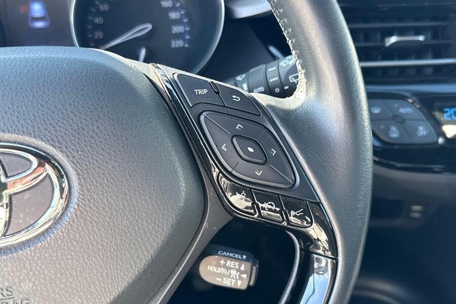 Toyota C-HR vaihtoauto