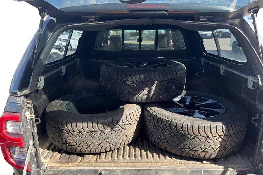 Toyota Hilux vaihtoauto