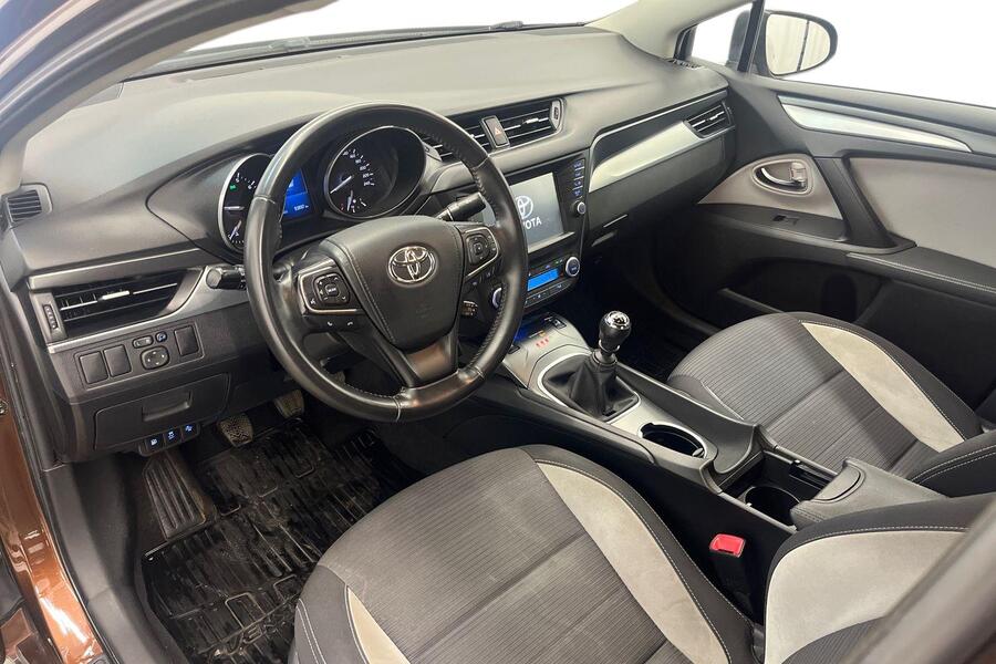 Toyota Avensis vaihtoauto