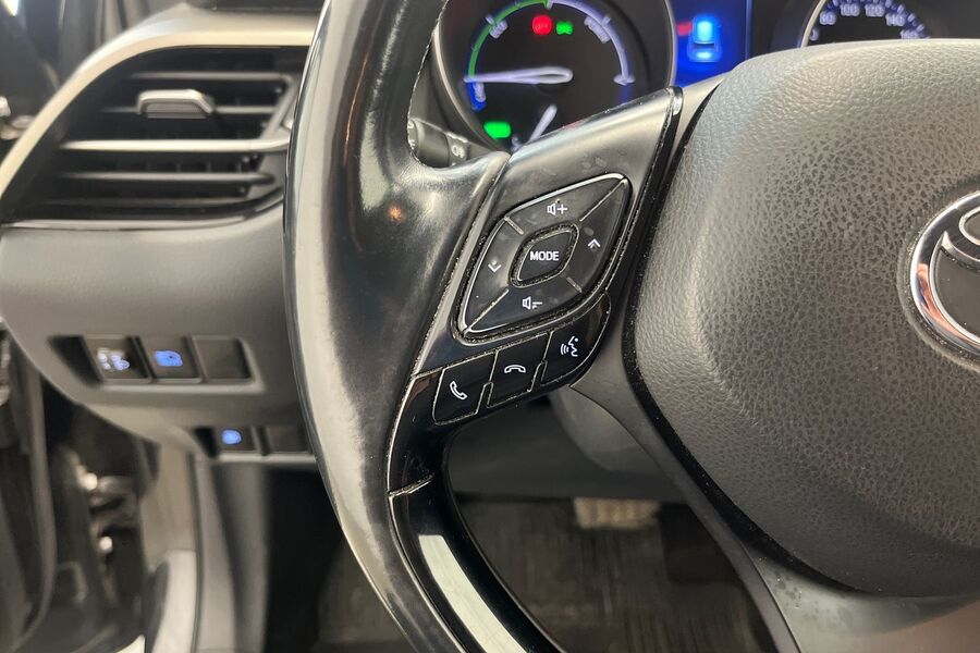 Toyota C-HR vaihtoauto