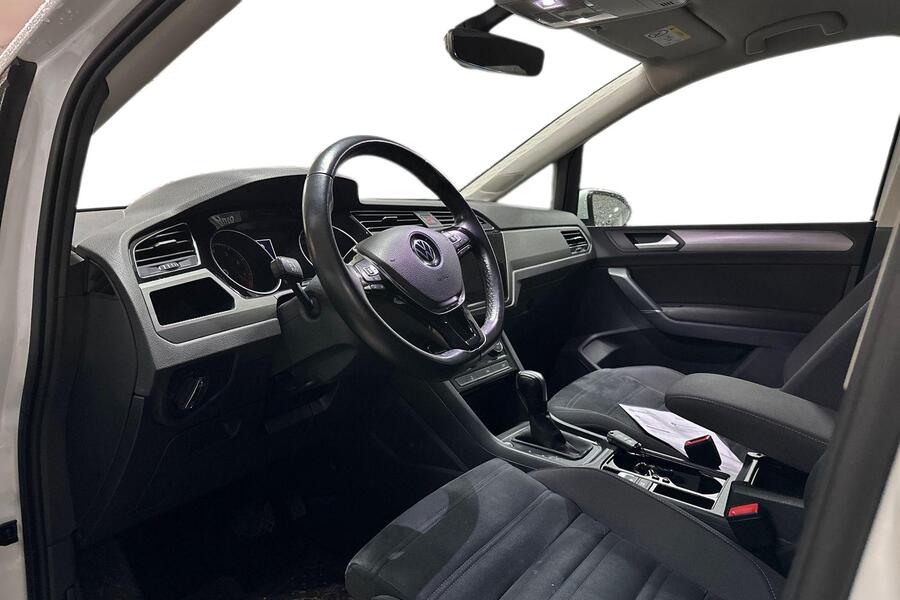 Volkswagen Touran vaihtoauto