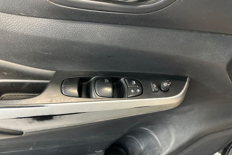 Nissan Navara vaihtoauto